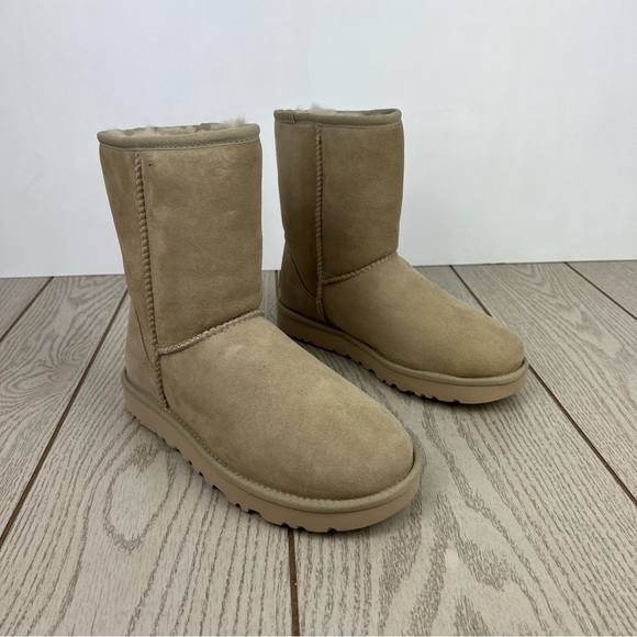 UGG Women's Classic Short II Boots US7 Mustard Seed $180 *UGG EXCLUSIVE COLOR* - Picture 1 of 9